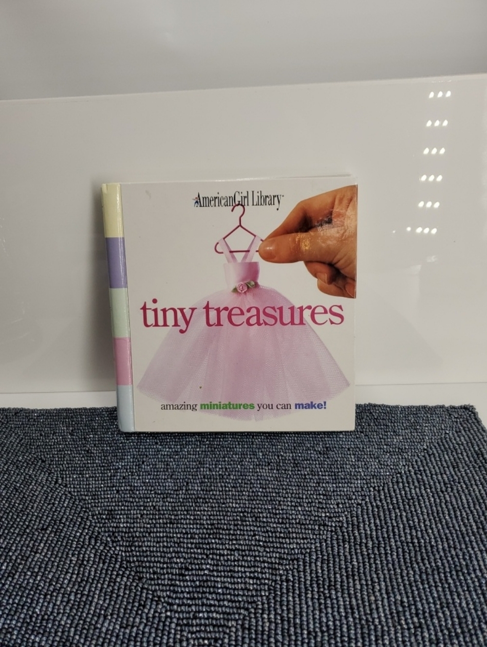 Tiny Treasures: Amazing Miniatures You Can Make! (American Girl Library) (C39)